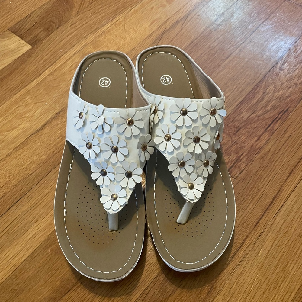 Women’s White Floral Sandals - NWOT - Picture 2 of 5